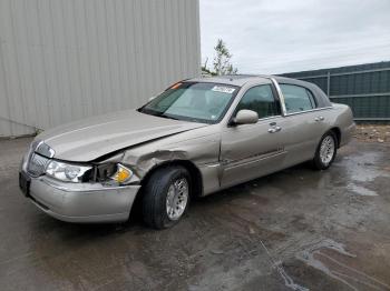  Salvage Lincoln Towncar