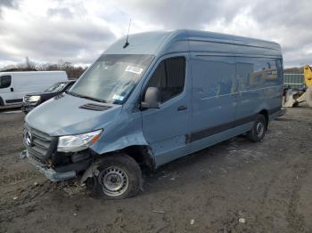  Salvage Mercedes-Benz Sprinter