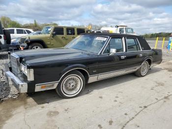 Salvage Lincoln Towncar