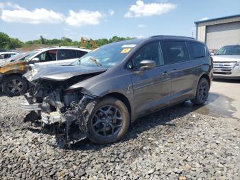 Salvage Chrysler Pacifica