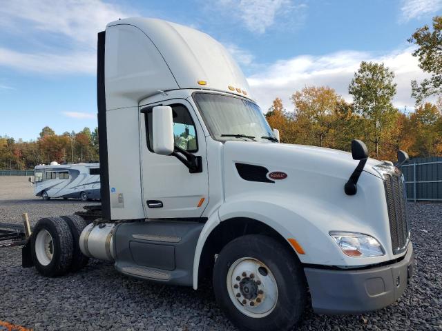  Salvage Peterbilt Tractor 579