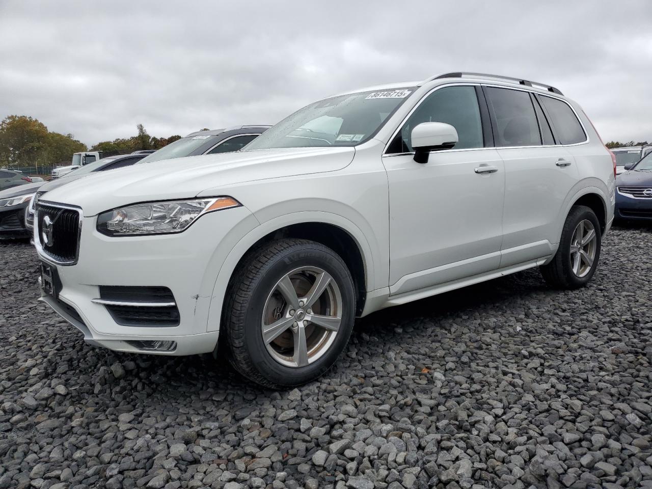 Volvo XC90 T5 Image 1
