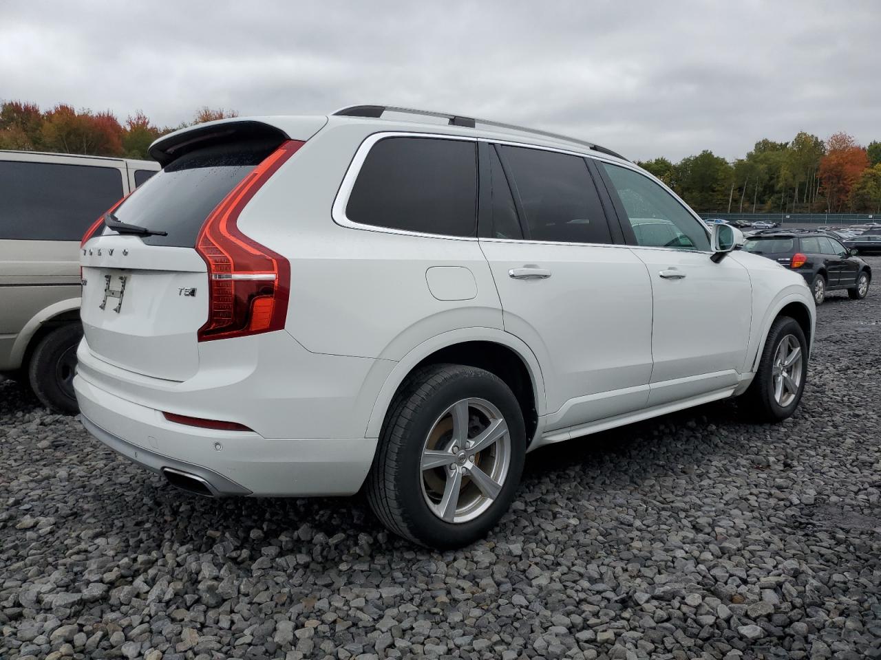 Volvo XC90 T5 Image 11