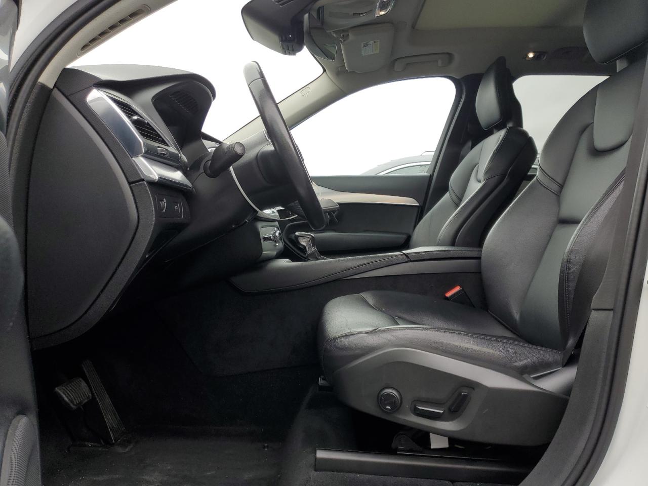 Volvo XC90 T5 Image 5