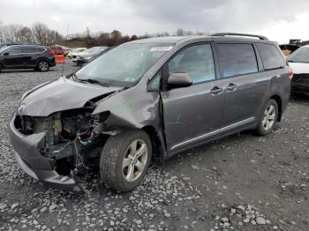  Salvage Toyota Sienna