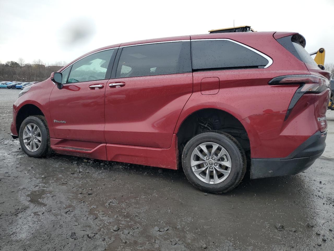 Toyota Sienna Xle Image 3