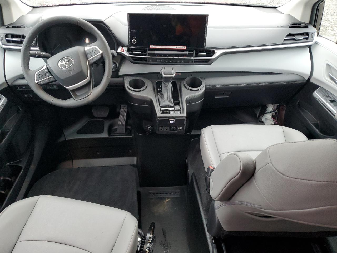 Toyota Sienna Xle Image 5