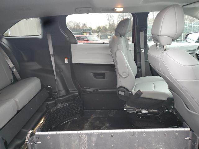 Toyota Sienna Xle Image 10