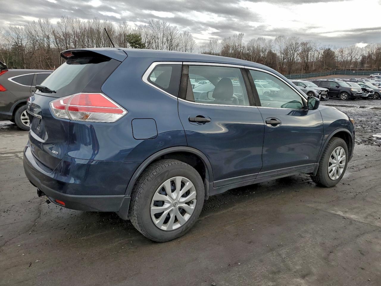 Nissan Rogue S Image 2