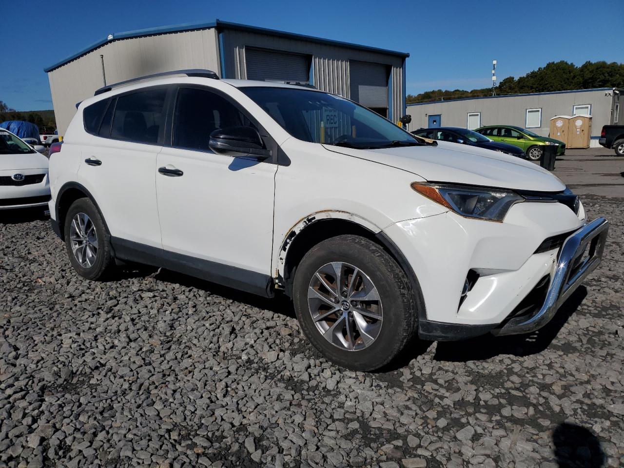 Toyota RAV4 Le Image 4