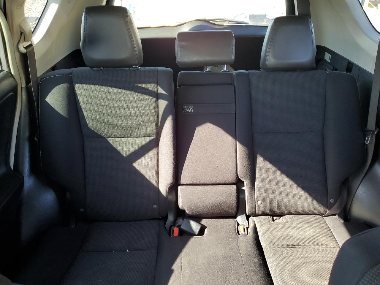 Toyota RAV4 Le Image 10