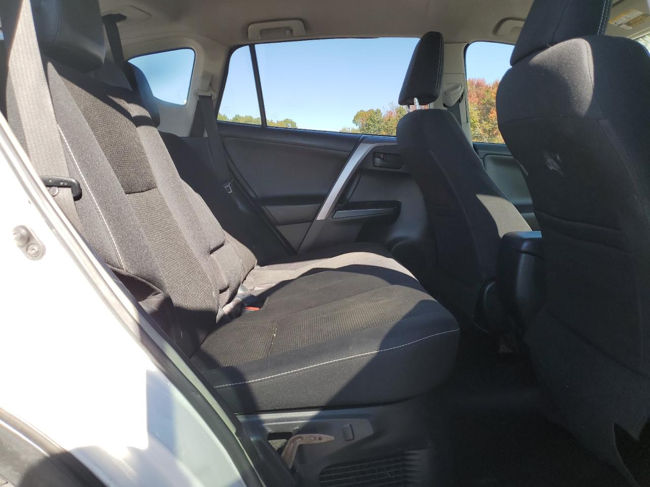 Toyota RAV4 Le Image 9