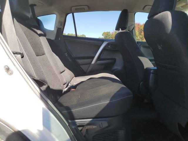 Toyota RAV4 Le Image 9