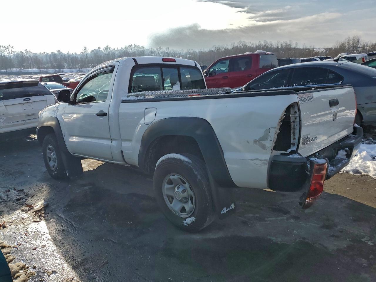 Toyota Tacoma Image 2