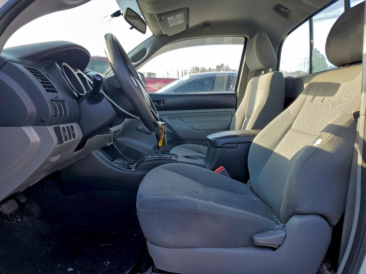 Toyota Tacoma Image 8