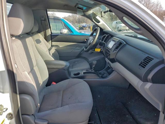 Toyota Tacoma Image 9