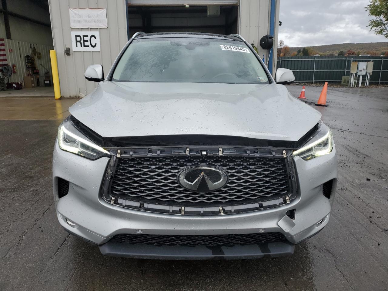 INFINITI Qx Essential Image 5