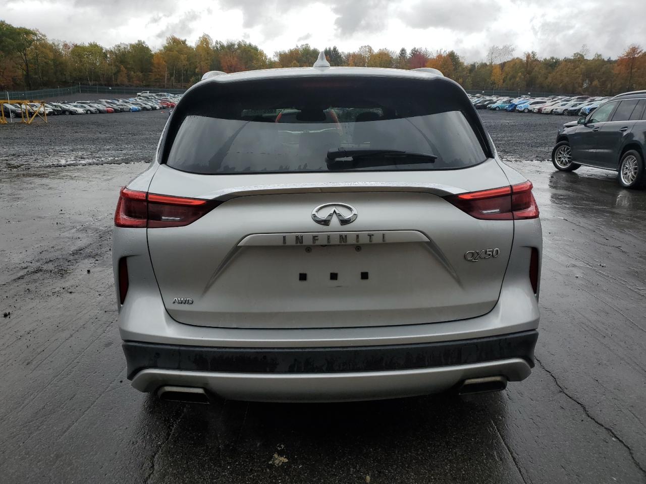 INFINITI Qx Essential Image 9