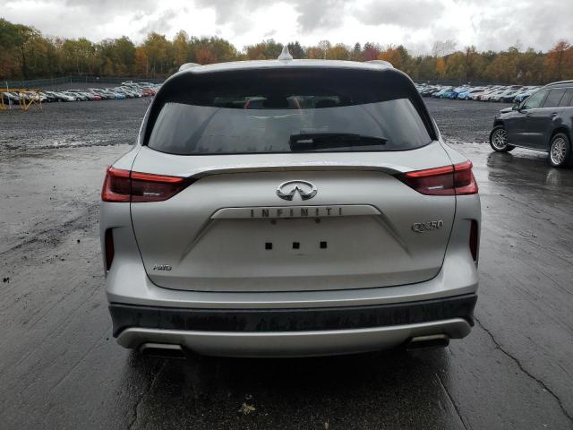 INFINITI Qx Essential Image 9