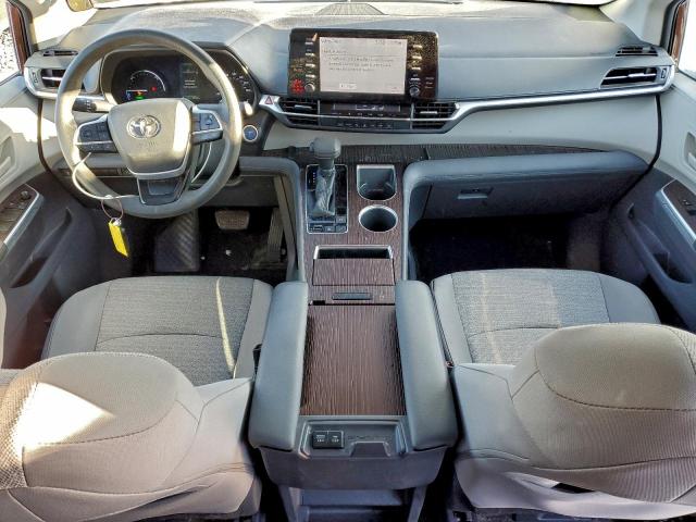 Toyota Sienna Le Image 6