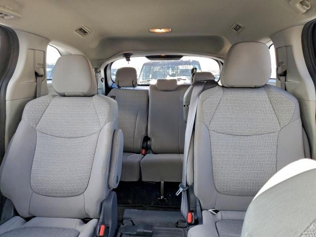 Toyota Sienna Le Image 4