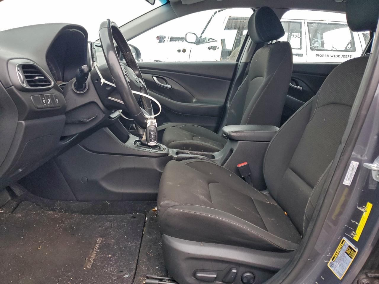 Hyundai ELANTRA Image 8