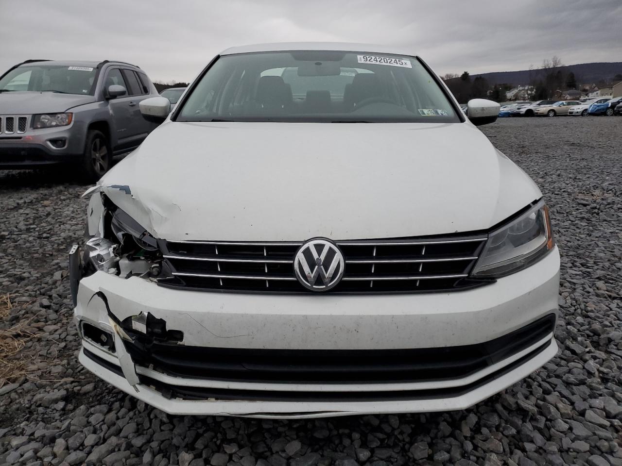Volkswagen Jetta S Image 8