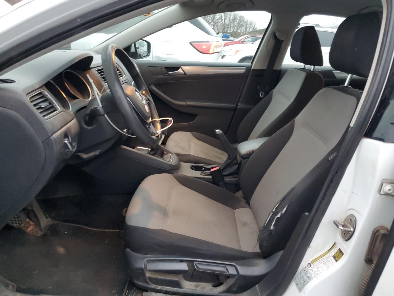 Volkswagen Jetta S Image 4