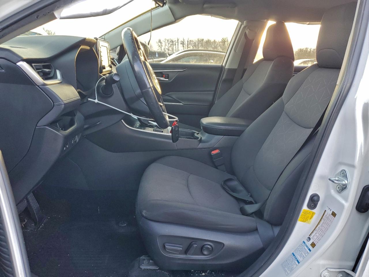 Toyota RAV4 Xle Image 7