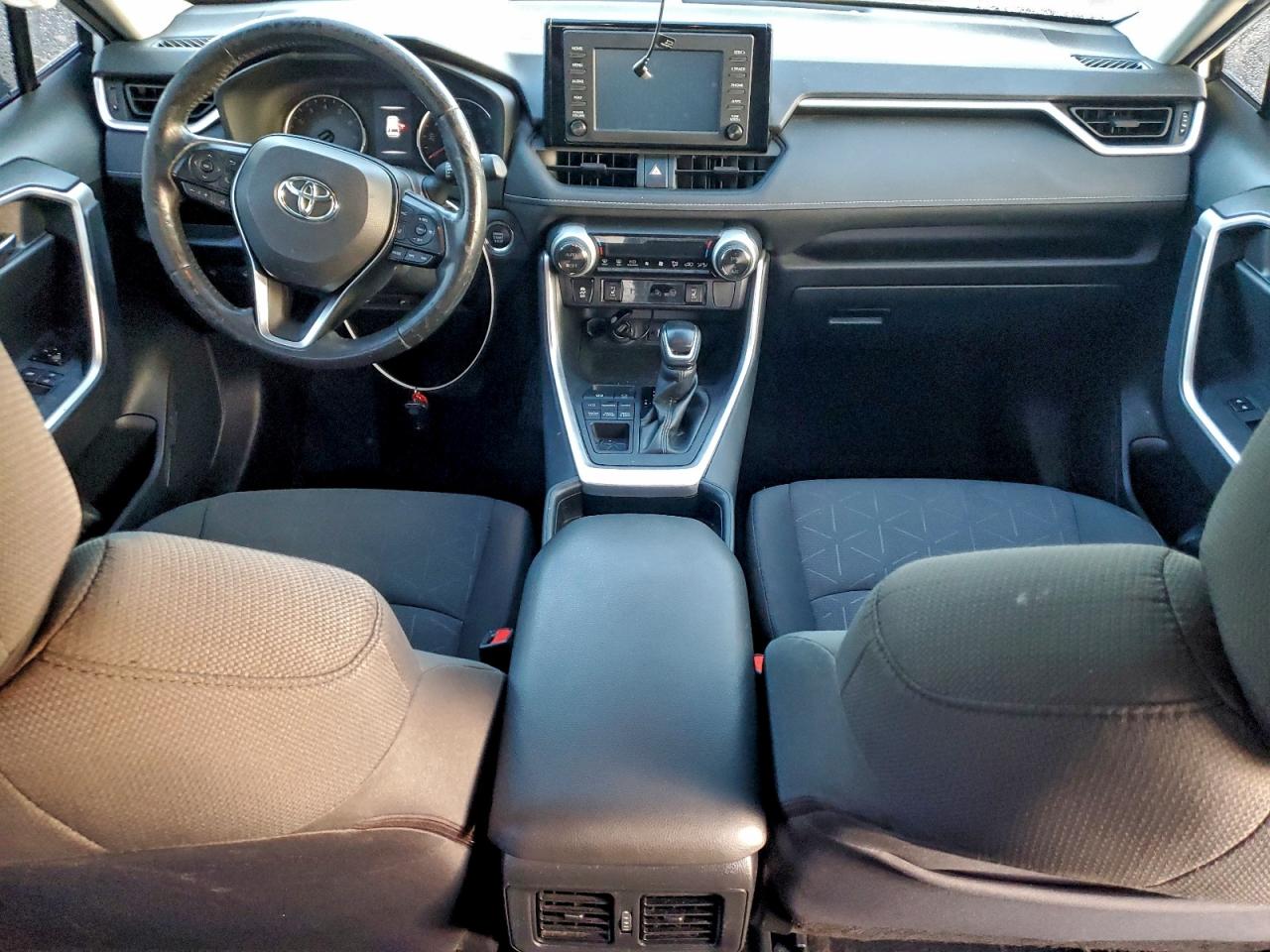 Toyota RAV4 Xle Image 13