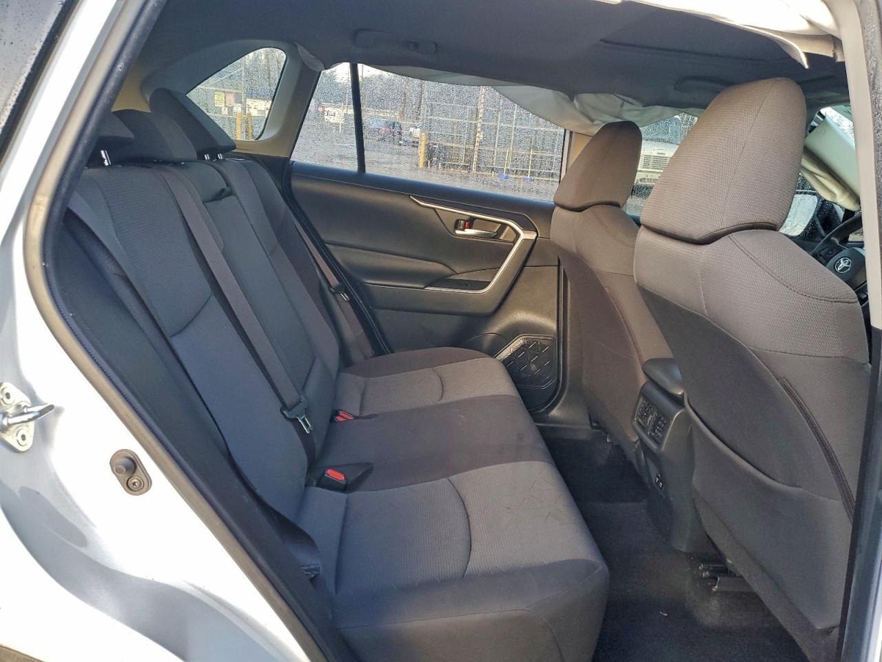 Toyota RAV4 Xle Image 9