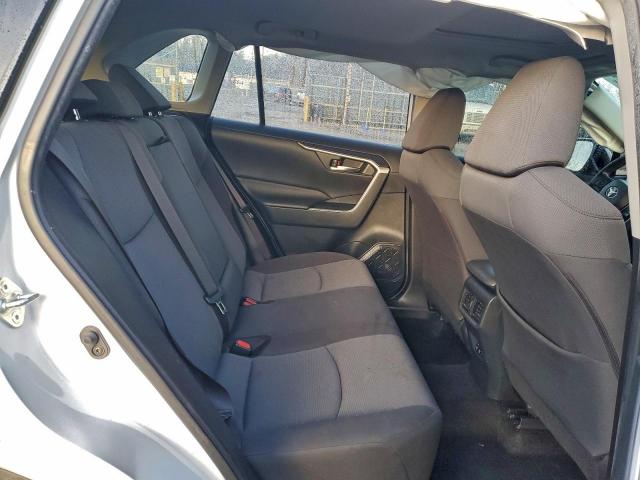 Toyota RAV4 Xle Image 9