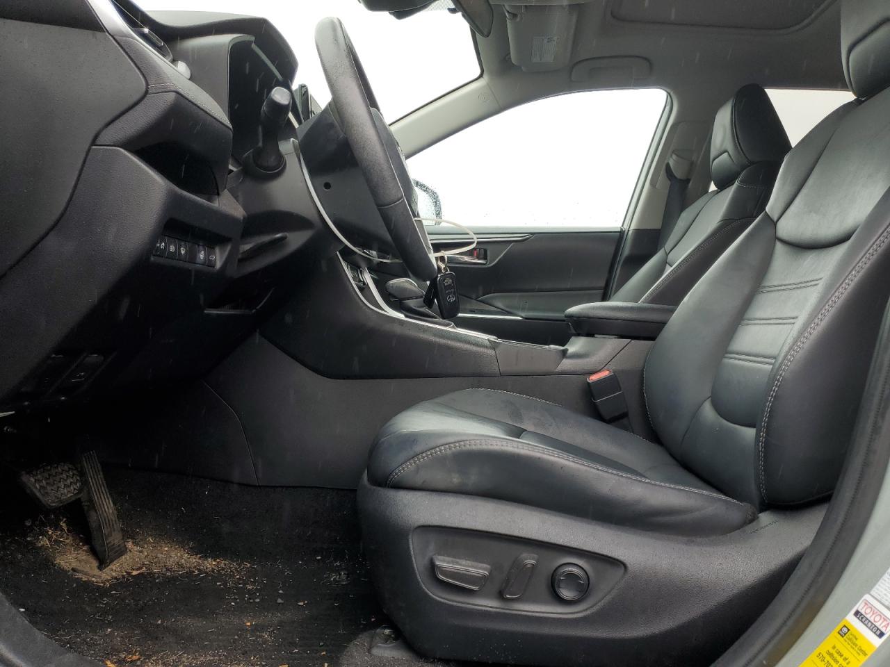 Toyota RAV4 Xle Premium Image 4