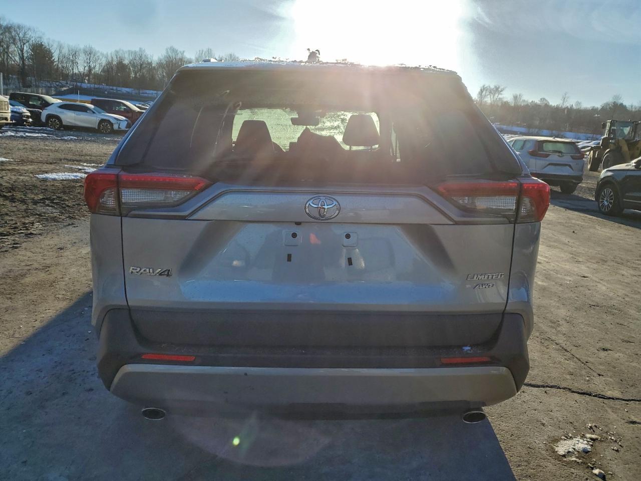 Toyota RAV4 Limited Image 3