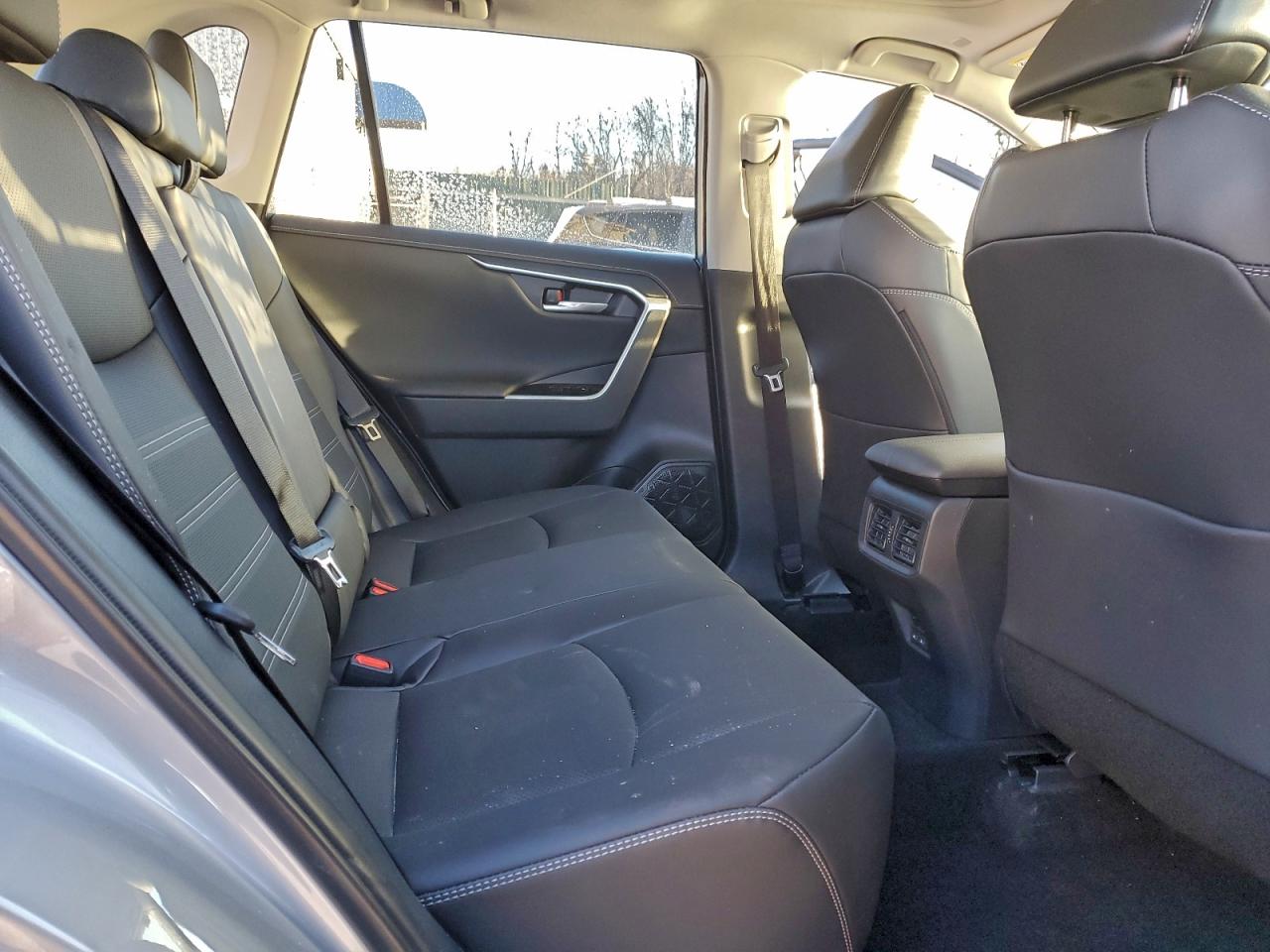 Toyota RAV4 Limited Image 12