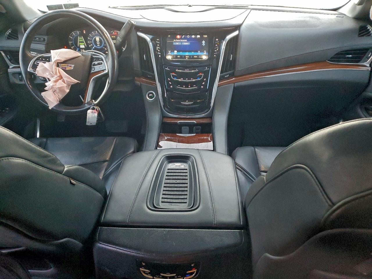 Cadillac Escalade Luxury Image 7