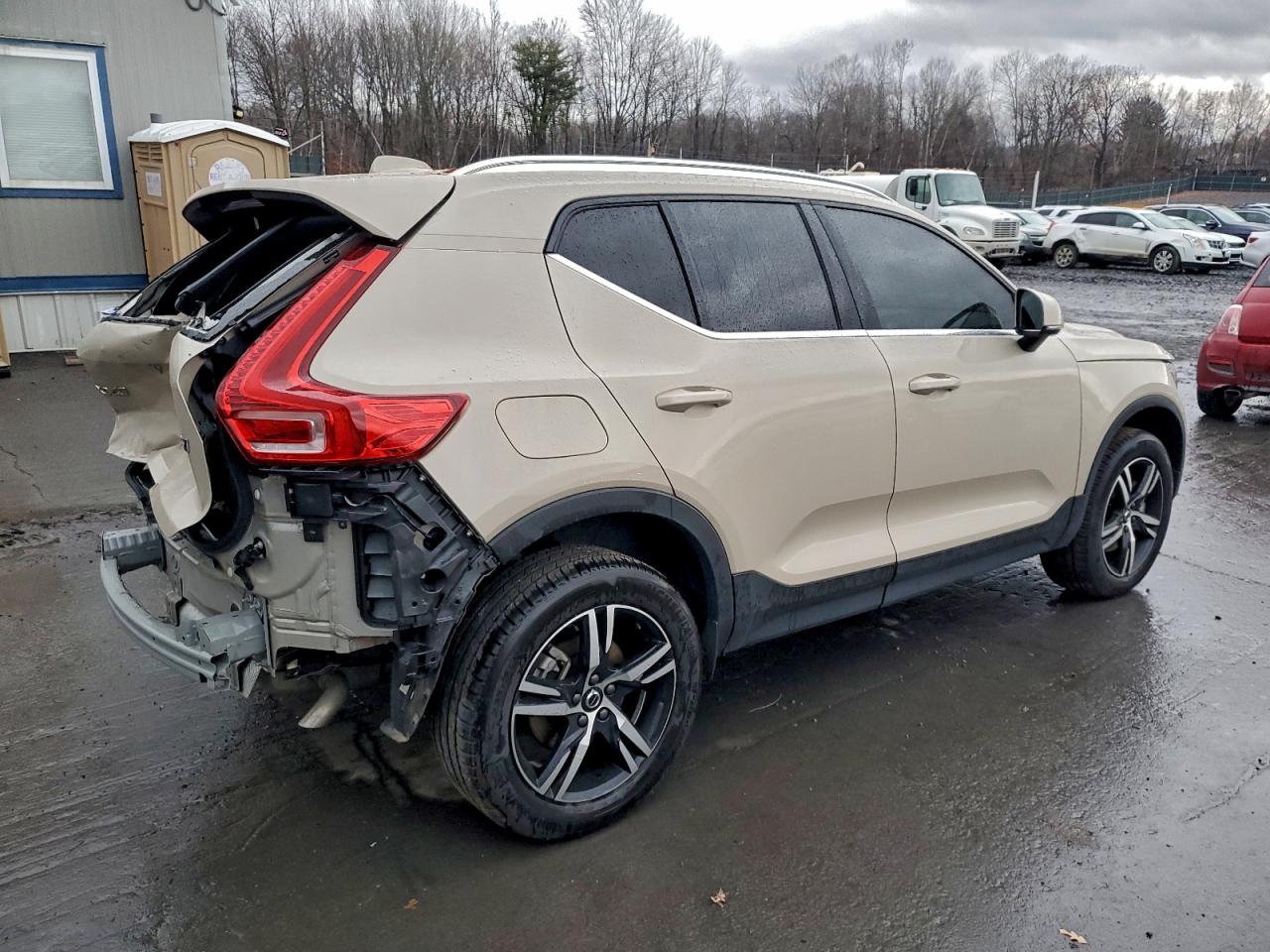 Volvo Xc40 Core Core Image 2