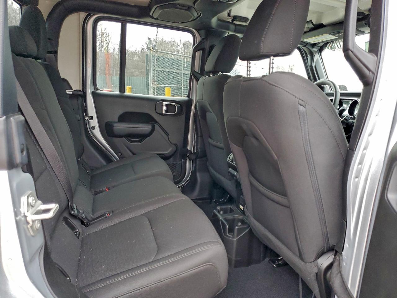 Jeep Gladiator Sport Image 10