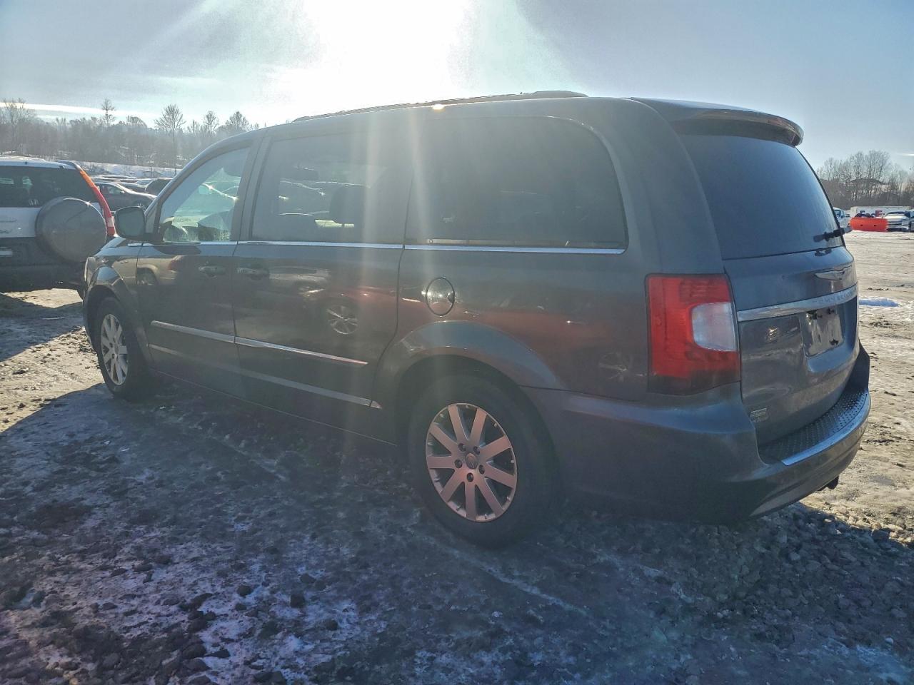 Chrysler Minivan Touring Image 2