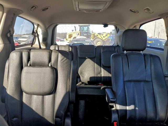 Chrysler Minivan Touring Image 10