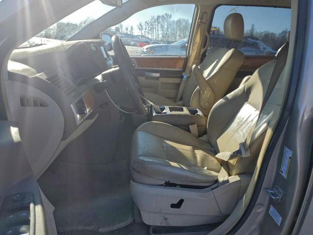 Chrysler Minivan Limited Image 9