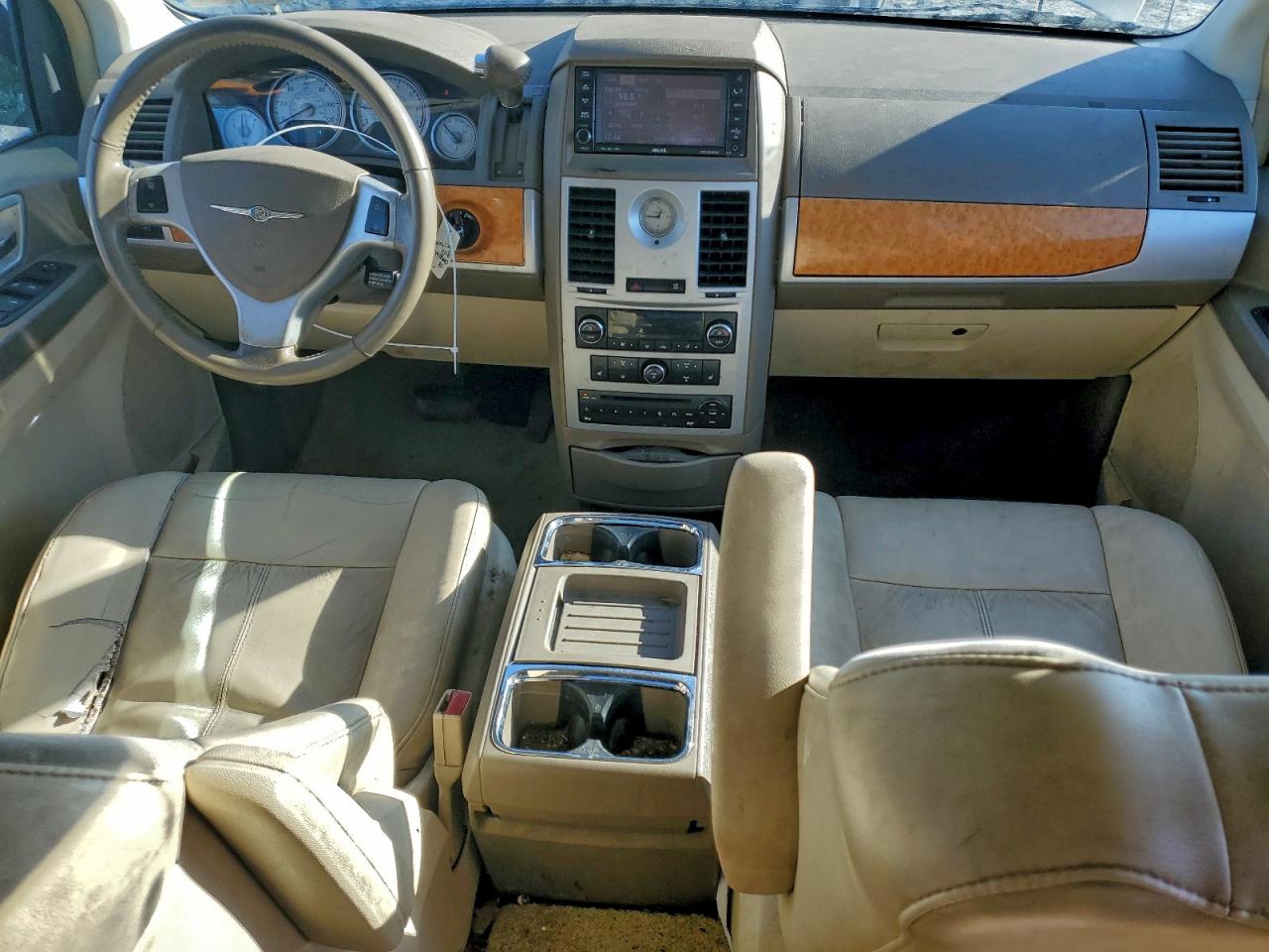 Chrysler Minivan Limited Image 10