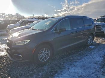  Salvage Chrysler Pacifica