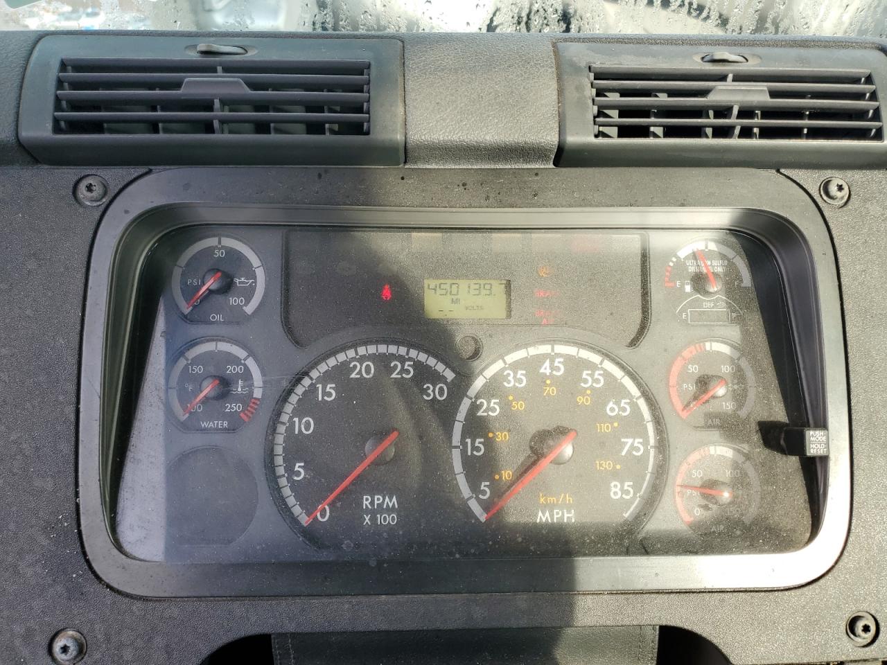 Freightliner Cascadia Image 6