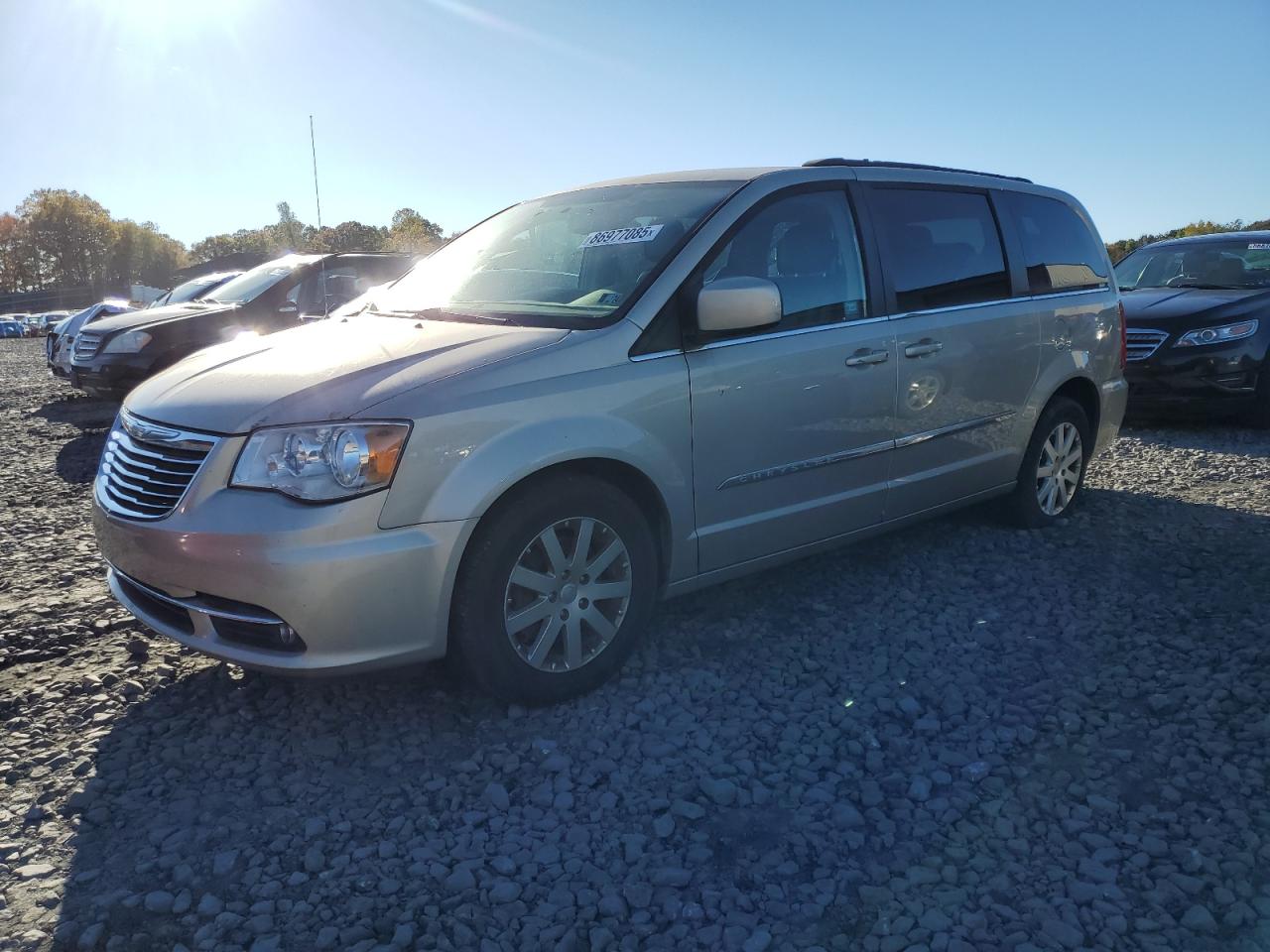 Chrysler Minivan Touring Image 1