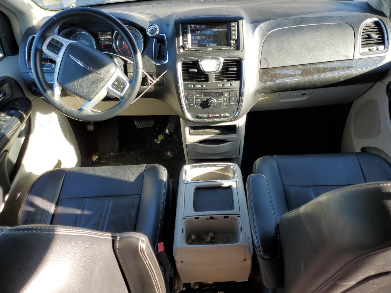 Chrysler Minivan Touring Image 10