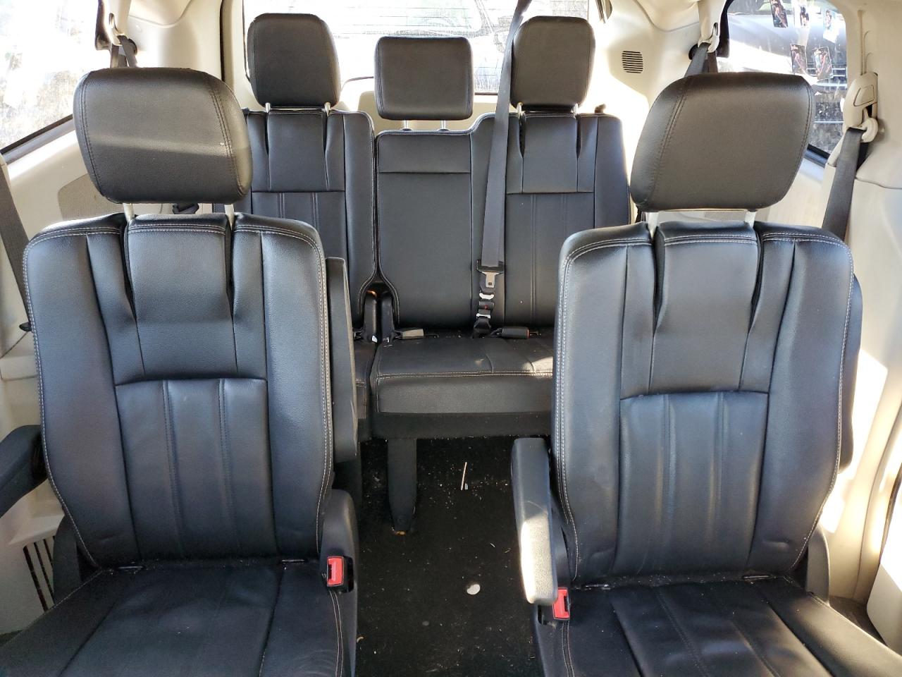 Chrysler Minivan Touring Image 6