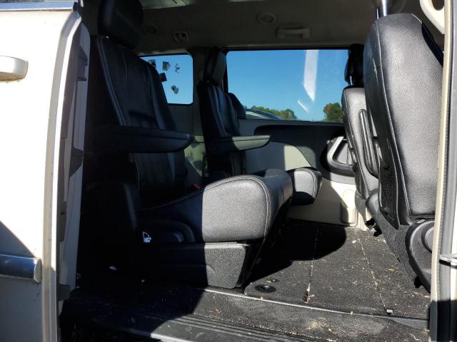 Chrysler Minivan Touring Image 7