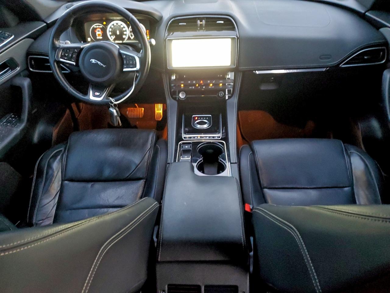 Jaguar F-PACE S Image 8