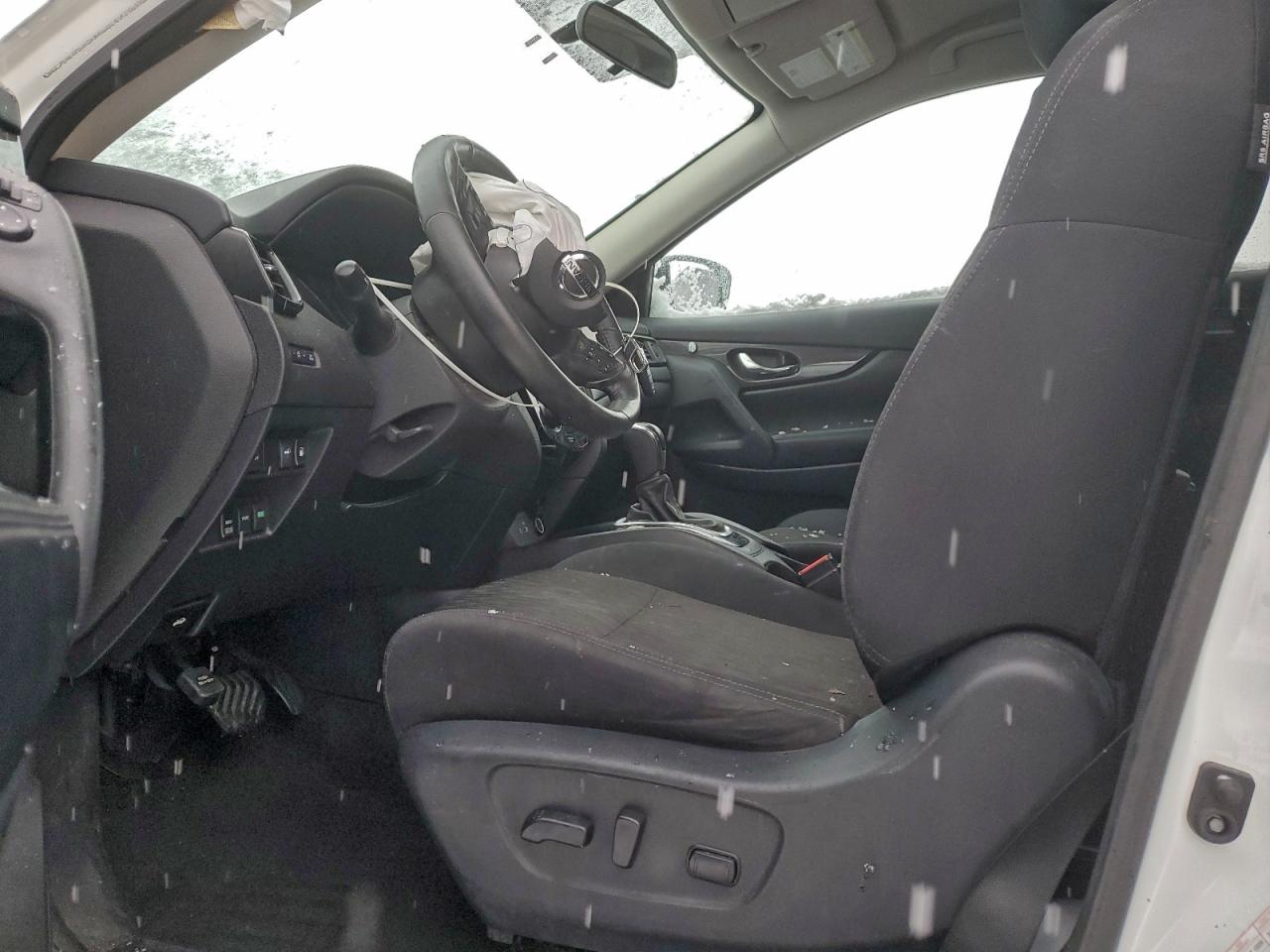 Nissan Rogue S Image 8